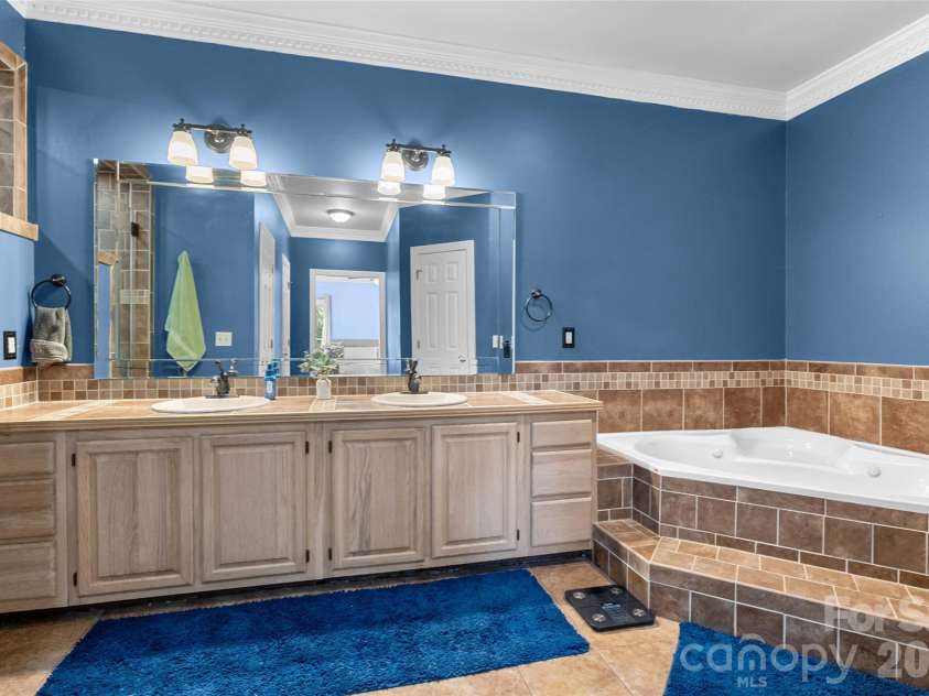 217 Spring Run Drive, Mooresville, NC 28117.  MLS# CAR4364550, YatesRealty ID 14770. 