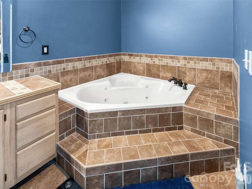 217 Spring Run Drive, Mooresville, NC 28117.  MLS# CAR4364550, YatesRealty ID 14770. 
