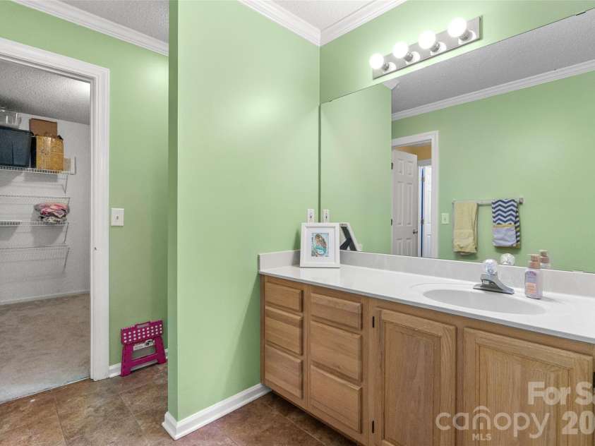217 Spring Run Drive, Mooresville, NC 28117.  MLS# CAR4364550, YatesRealty ID 14770. 