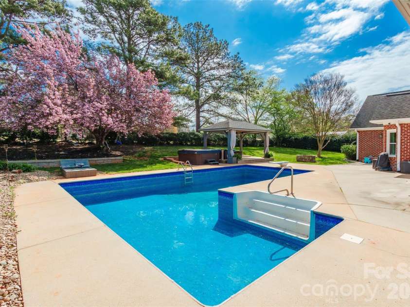 217 Spring Run Drive, Mooresville, NC 28117.  MLS# CAR4364550, YatesRealty ID 14770. 