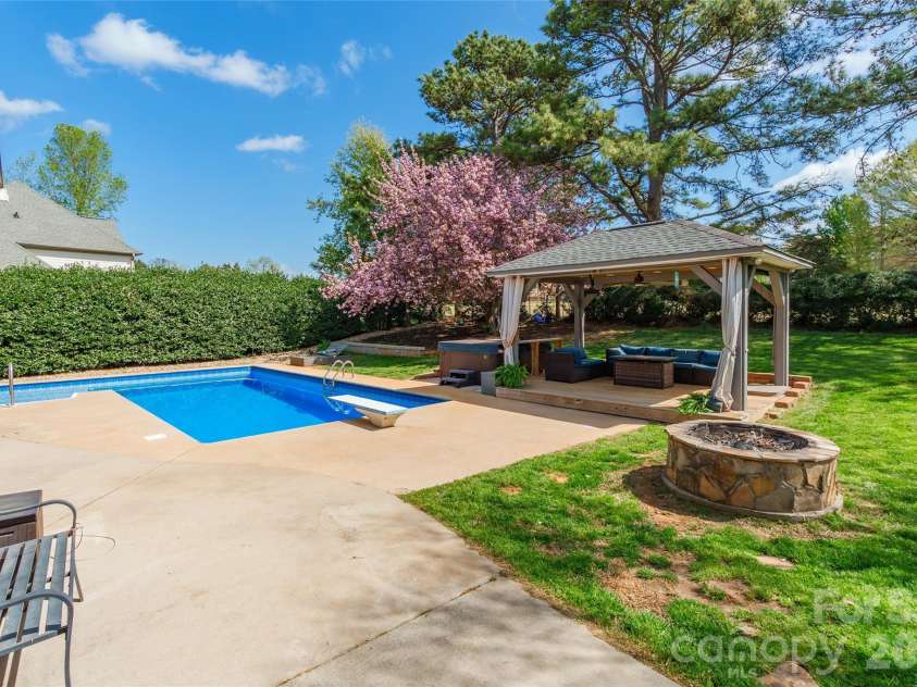 217 Spring Run Drive, Mooresville, NC 28117.  MLS# CAR4364550, YatesRealty ID 14770. 