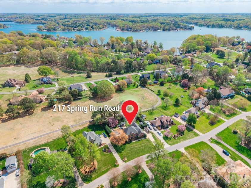 217 Spring Run Drive, Mooresville, NC 28117.  MLS# CAR4364550, YatesRealty ID 14770. 