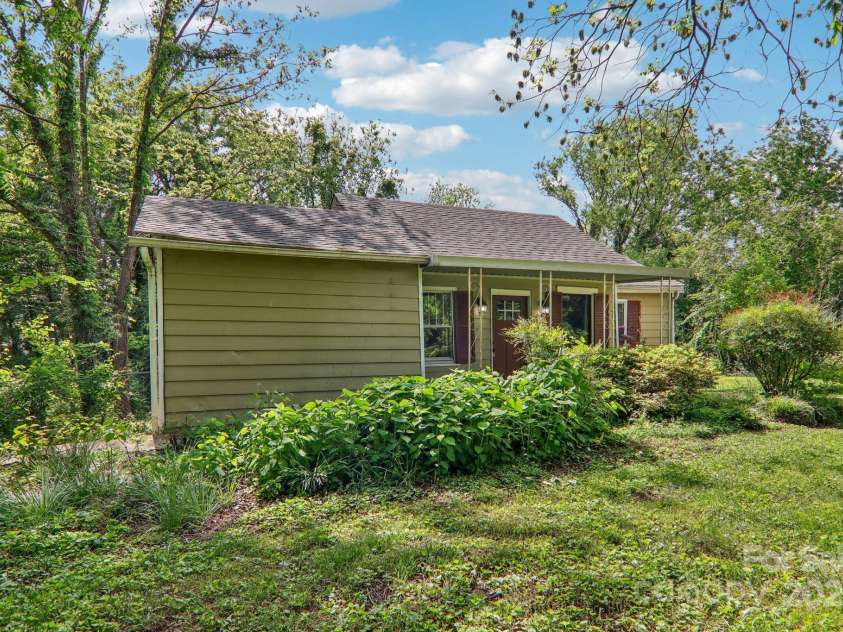 135.5 Virginia Avenue, Asheville, NC 28806.  MLS# CAR4255735, YatesRealty ID 14771. 