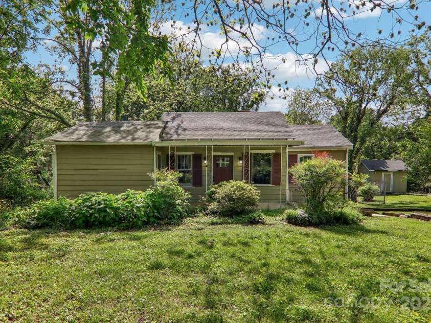135.5 Virginia Avenue, Asheville, NC 28806.  MLS# CAR4255735, YatesRealty ID 14771. 
