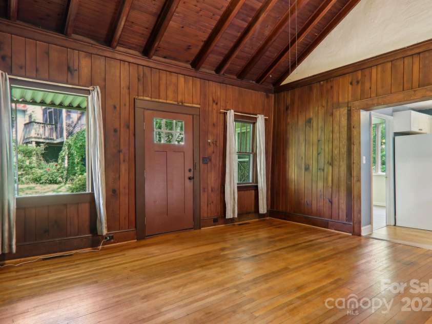 135.5 Virginia Avenue, Asheville, NC 28806.  MLS# CAR4255735, YatesRealty ID 14771. 