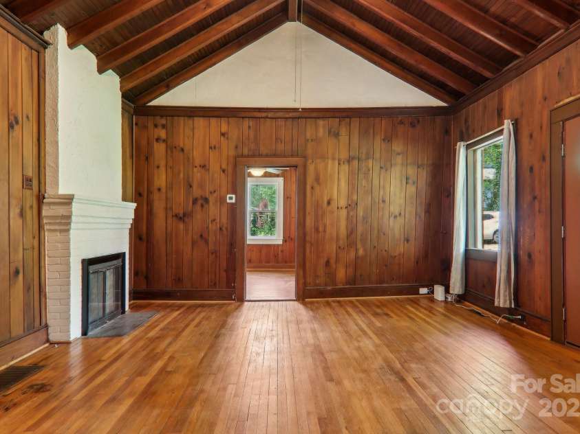 135.5 Virginia Avenue, Asheville, NC 28806.  MLS# CAR4255735, YatesRealty ID 14771. 