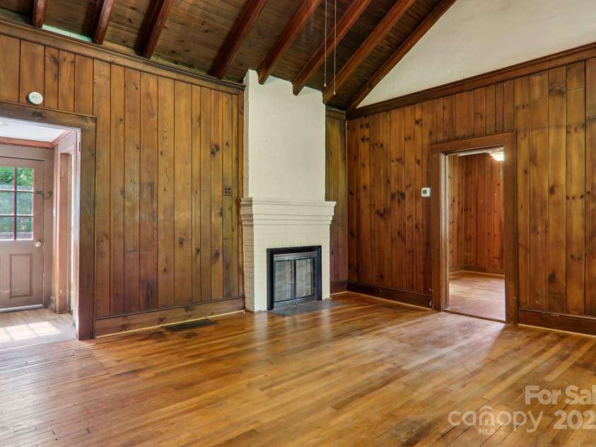 135.5 Virginia Avenue, Asheville, NC 28806.  MLS# CAR4255735, YatesRealty ID 14771. 