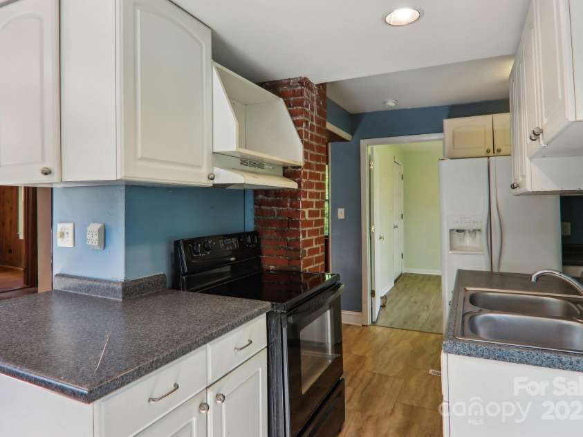 135.5 Virginia Avenue, Asheville, NC 28806.  MLS# CAR4255735, YatesRealty ID 14771. 