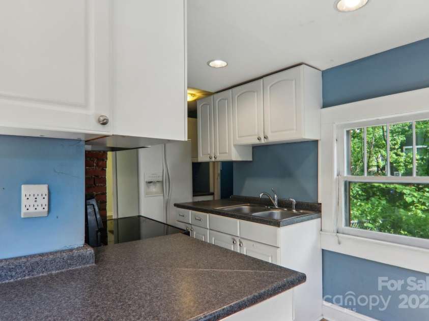 135.5 Virginia Avenue, Asheville, NC 28806.  MLS# CAR4255735, YatesRealty ID 14771. 