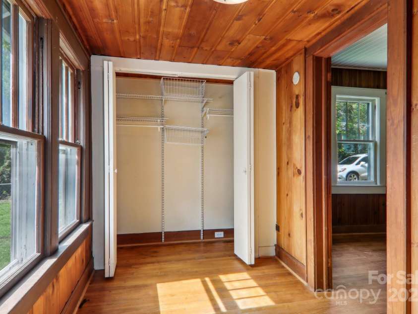 135.5 Virginia Avenue, Asheville, NC 28806.  MLS# CAR4255735, YatesRealty ID 14771. 