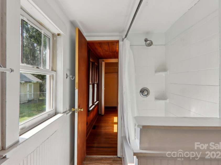 135.5 Virginia Avenue, Asheville, NC 28806.  MLS# CAR4255735, YatesRealty ID 14771. 