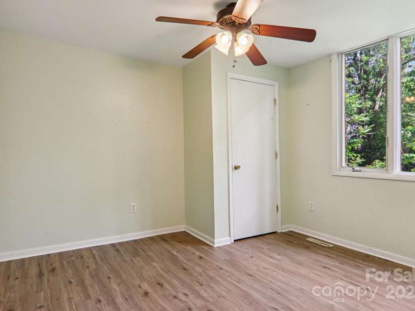 135.5 Virginia Avenue, Asheville, NC 28806.  MLS# CAR4255735, YatesRealty ID 14771. 