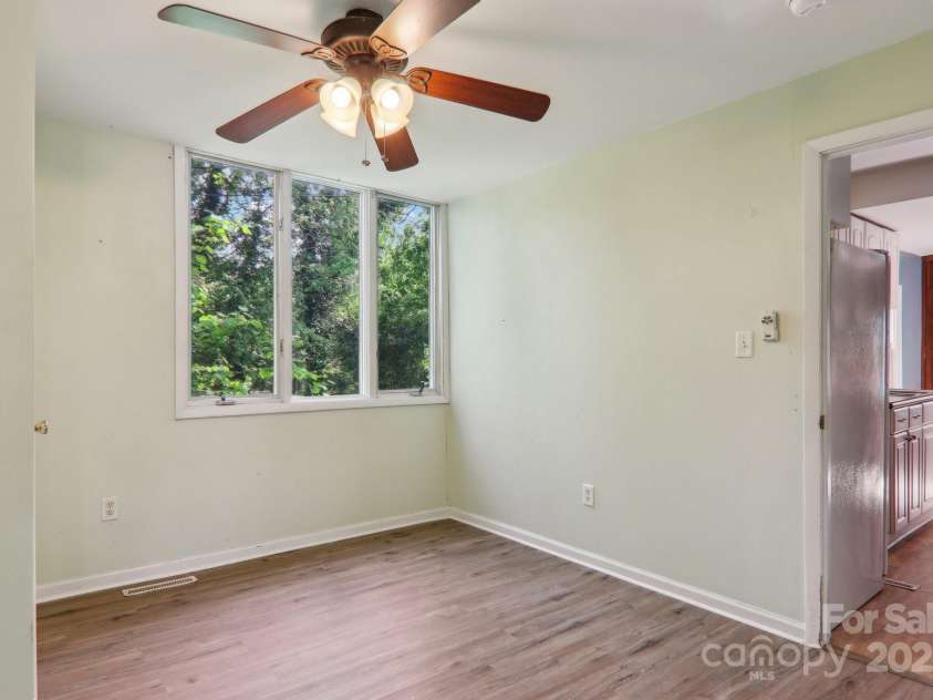 135.5 Virginia Avenue, Asheville, NC 28806.  MLS# CAR4255735, YatesRealty ID 14771. 