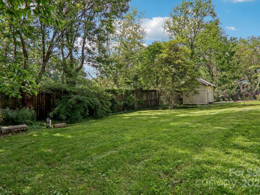 135.5 Virginia Avenue, Asheville, NC 28806.  MLS# CAR4255735, YatesRealty ID 14771. 