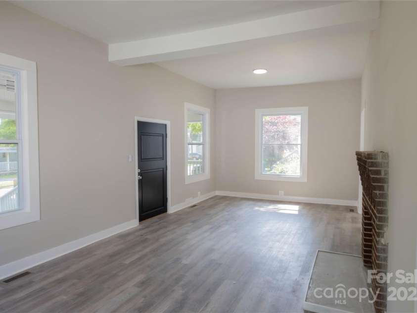 112 Hampton Street, Chester, SC 29706.  MLS# CAR4262663, YatesRealty ID 14772. 