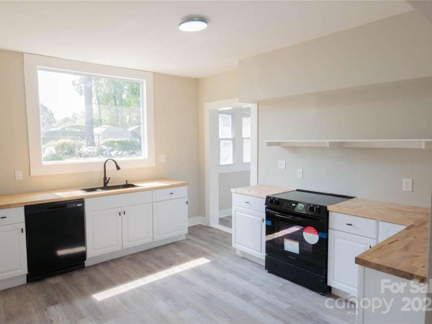 112 Hampton Street, Chester, SC 29706.  MLS# CAR4262663, YatesRealty ID 14772. 