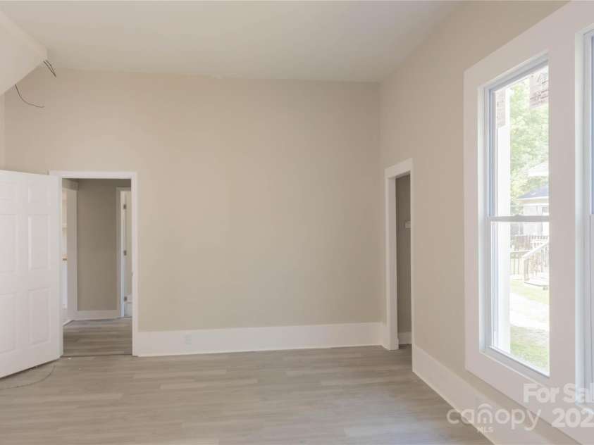 112 Hampton Street, Chester, SC 29706.  MLS# CAR4262663, YatesRealty ID 14772. 