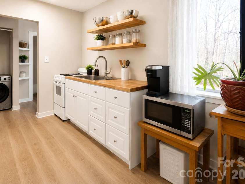 198 Brooks Branch Road, Leicester, NC 28748.  MLS# CAR4342516, YatesRealty ID 14773. Apartment Kitchen