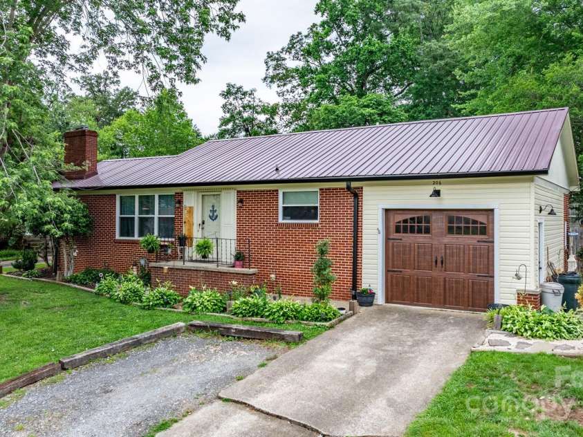 206 Park Street, Morganton, NC 28655.  MLS# CAR4260242, YatesRealty ID 14774. 