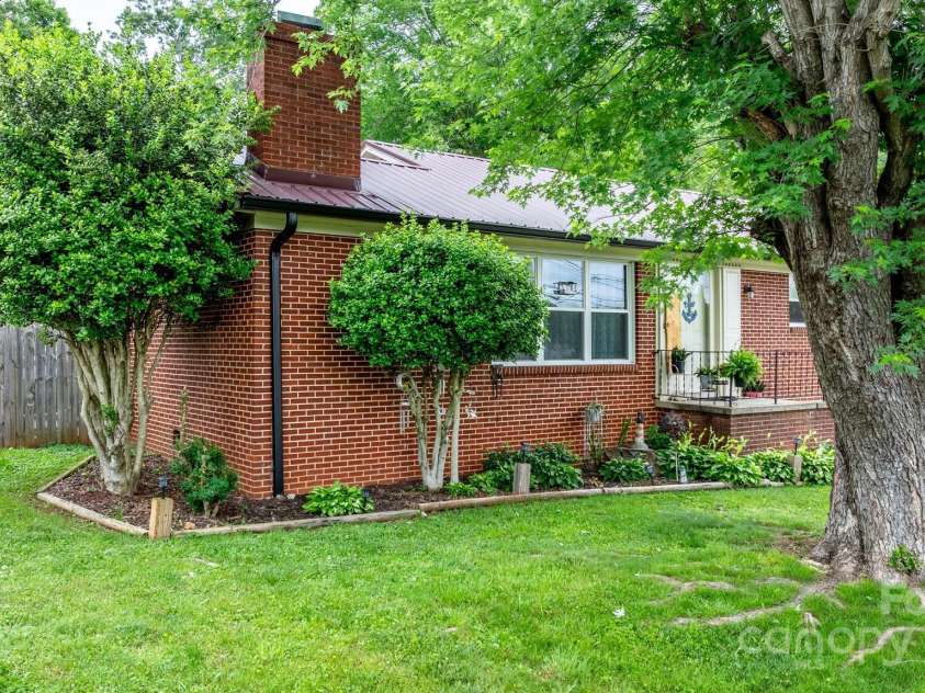206 Park Street, Morganton, NC 28655.  MLS# CAR4260242, YatesRealty ID 14774. 