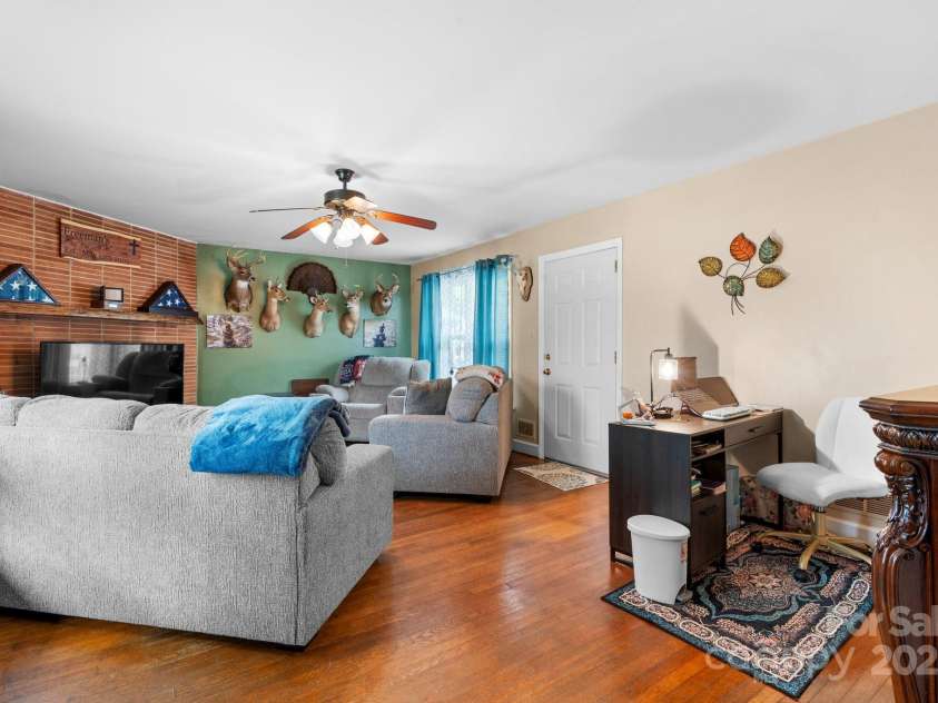 206 Park Street, Morganton, NC 28655.  MLS# CAR4260242, YatesRealty ID 14774. 