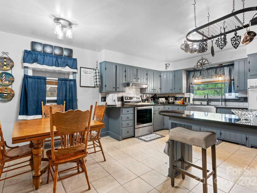 206 Park Street, Morganton, NC 28655.  MLS# CAR4260242, YatesRealty ID 14774. 
