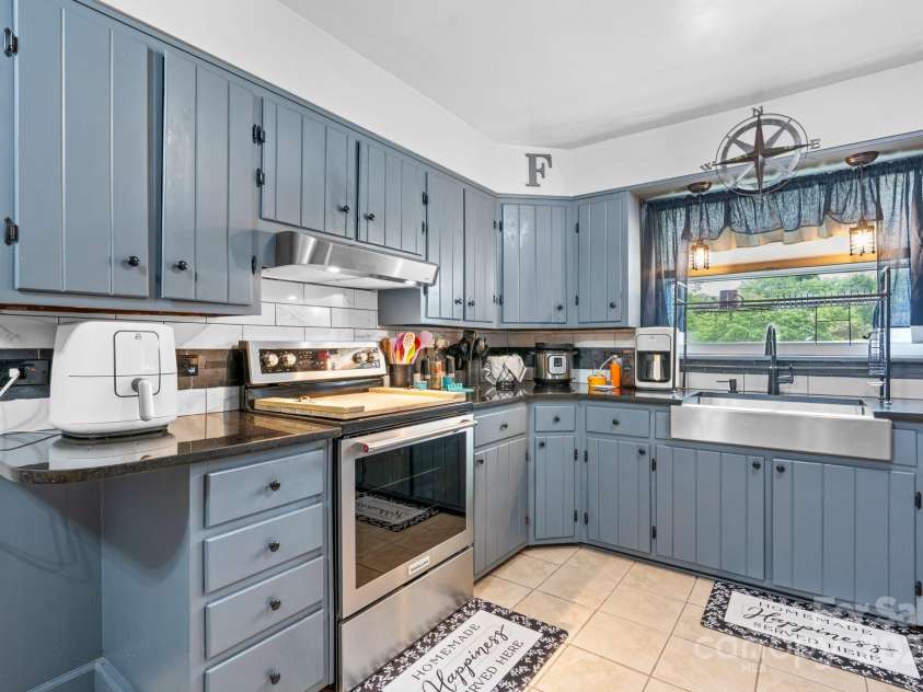 206 Park Street, Morganton, NC 28655.  MLS# CAR4260242, YatesRealty ID 14774. 