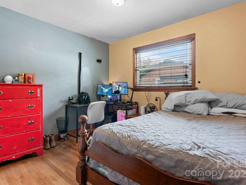 206 Park Street, Morganton, NC 28655.  MLS# CAR4260242, YatesRealty ID 14774. 