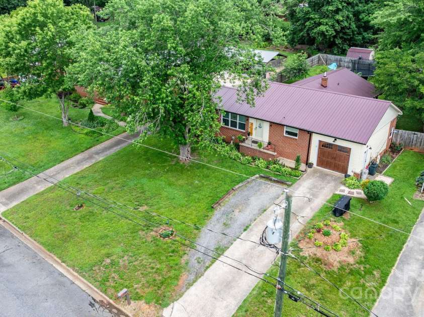 206 Park Street, Morganton, NC 28655.  MLS# CAR4260242, YatesRealty ID 14774. 
