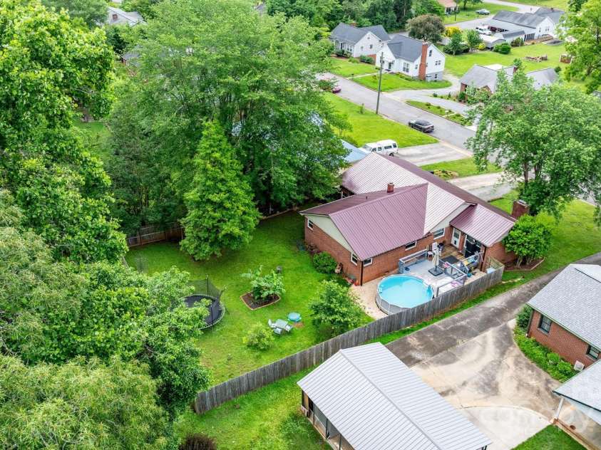 206 Park Street, Morganton, NC 28655.  MLS# CAR4260242, YatesRealty ID 14774. 