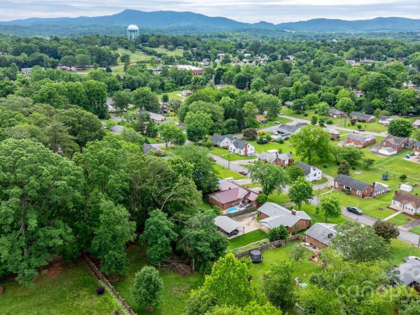206 Park Street, Morganton, NC 28655.  MLS# CAR4260242, YatesRealty ID 14774. 