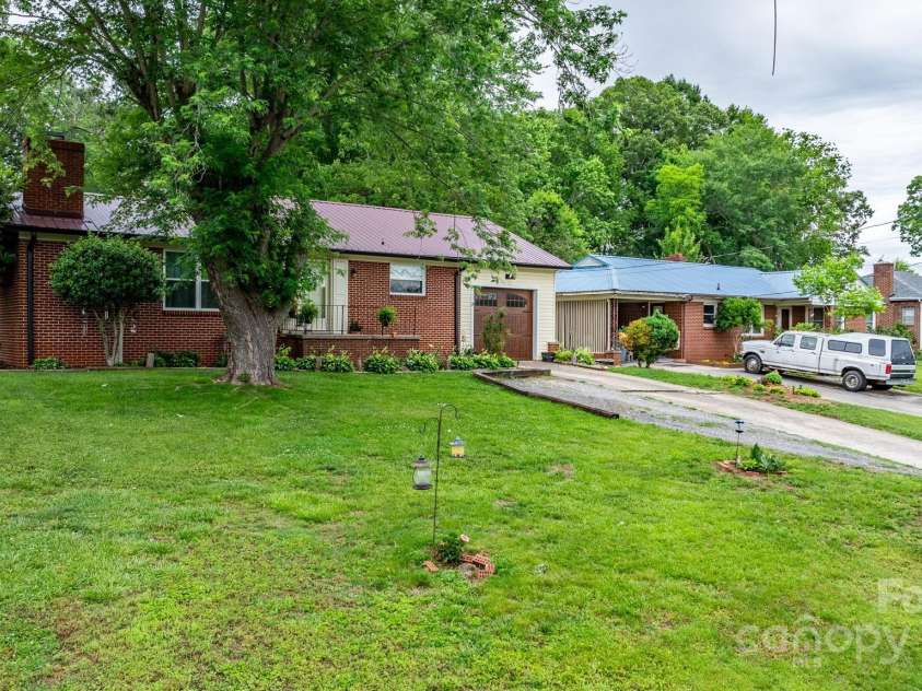206 Park Street, Morganton, NC 28655.  MLS# CAR4260242, YatesRealty ID 14774. 