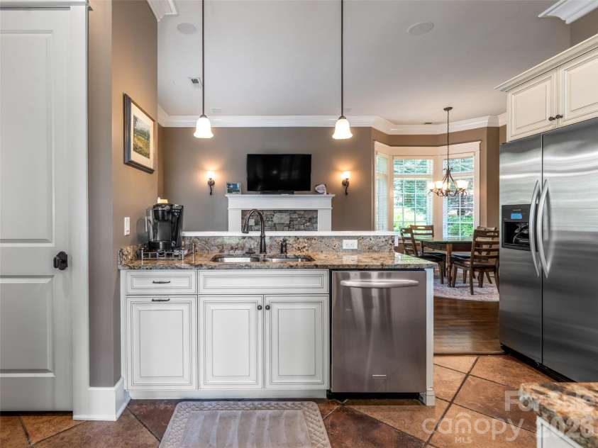 36 Ramble Way, Asheville, NC 28803.  MLS# CAR4370717, YatesRealty ID 14774. 