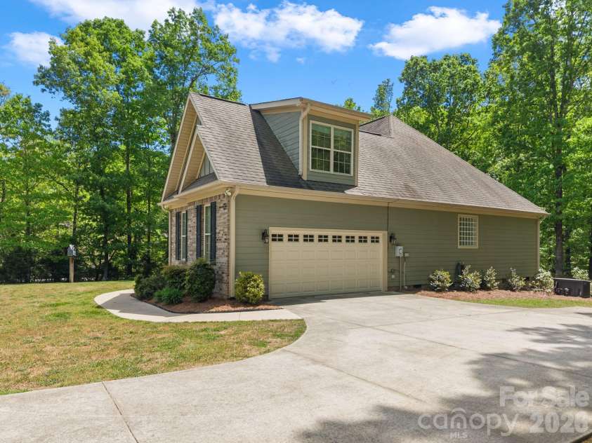 42 Woodridge Court, Columbus, NC 28722.  MLS# CAR4367047, YatesRealty ID 14775. 