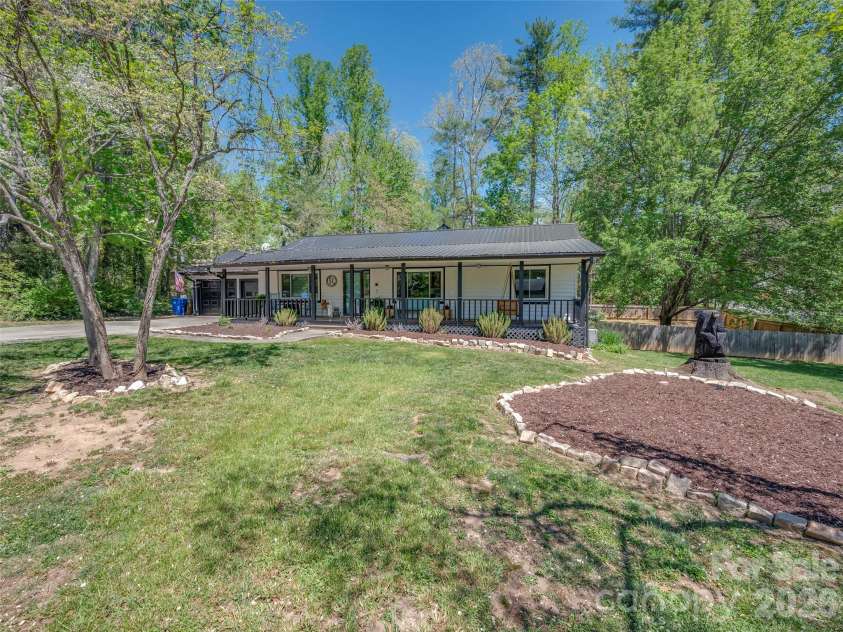 109 Scarlet Drive, Fletcher, NC 28732.  MLS# CAR4371533, YatesRealty ID 14776. 