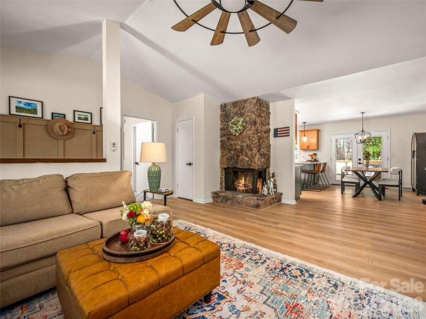109 Scarlet Drive, Fletcher, NC 28732.  MLS# CAR4371533, YatesRealty ID 14776. 
