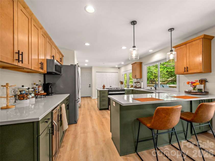 109 Scarlet Drive, Fletcher, NC 28732.  MLS# CAR4371533, YatesRealty ID 14776. 