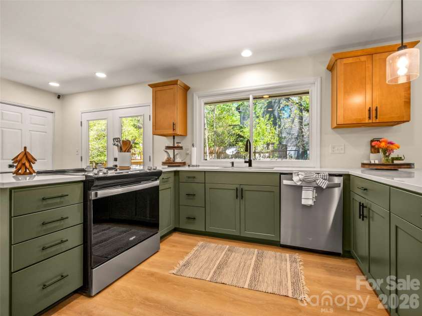 109 Scarlet Drive, Fletcher, NC 28732.  MLS# CAR4371533, YatesRealty ID 14776. 