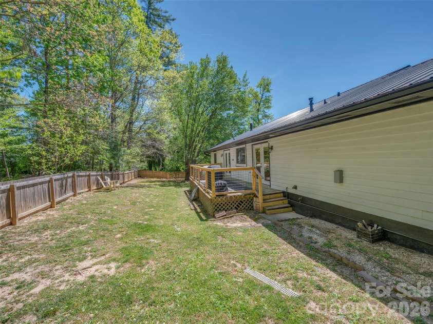 109 Scarlet Drive, Fletcher, NC 28732.  MLS# CAR4371533, YatesRealty ID 14776. 
