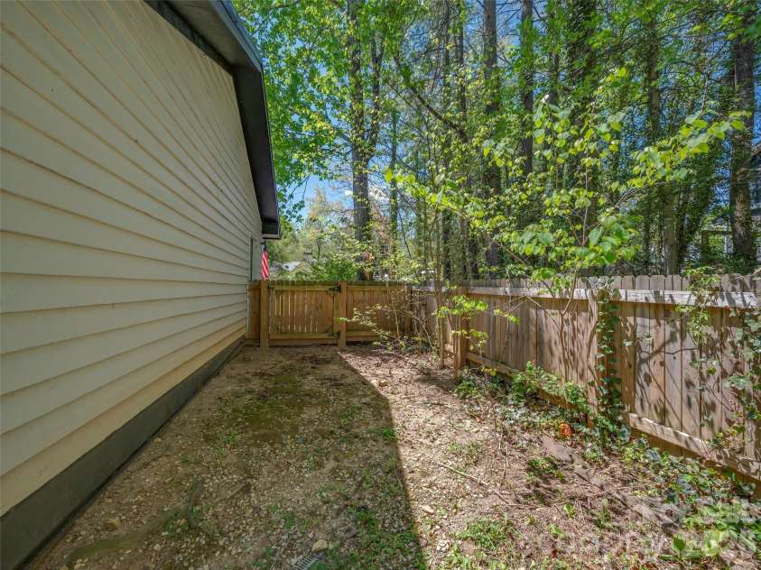 109 Scarlet Drive, Fletcher, NC 28732.  MLS# CAR4371533, YatesRealty ID 14776. 