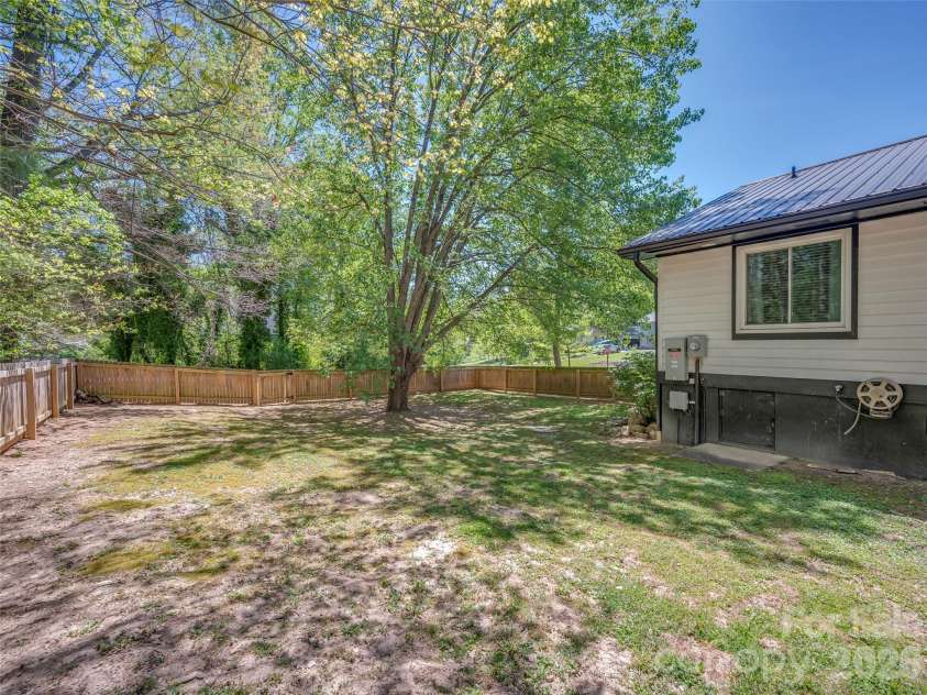109 Scarlet Drive, Fletcher, NC 28732.  MLS# CAR4371533, YatesRealty ID 14776. 