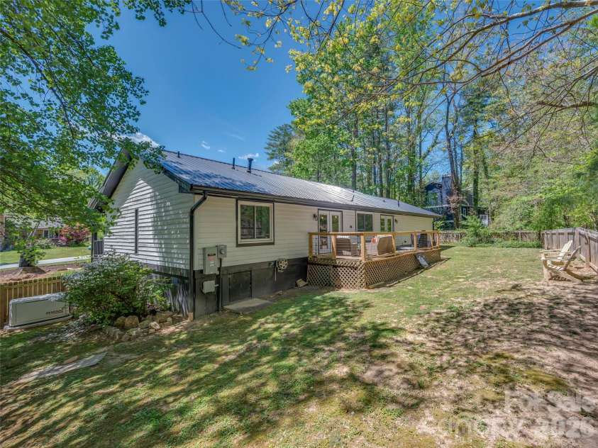 109 Scarlet Drive, Fletcher, NC 28732.  MLS# CAR4371533, YatesRealty ID 14776. 