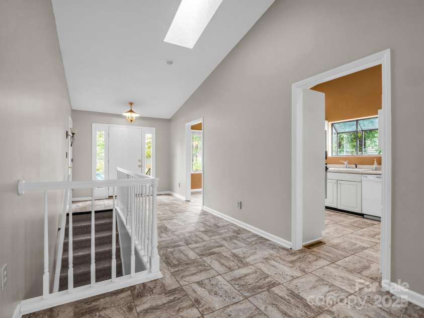 31 Hunting Country Trail, Tryon, NC 28782.  MLS# CAR4240091, YatesRealty ID 14777. Foyer