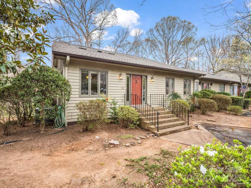 31 Hunting Country Trail, Tryon, NC 28782.  MLS# CAR4240091, YatesRealty ID 14777. Front entry