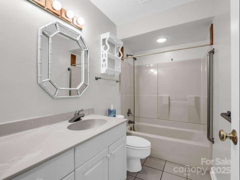 31 Hunting Country Trail, Tryon, NC 28782.  MLS# CAR4240091, YatesRealty ID 14777. Guest bath on main level