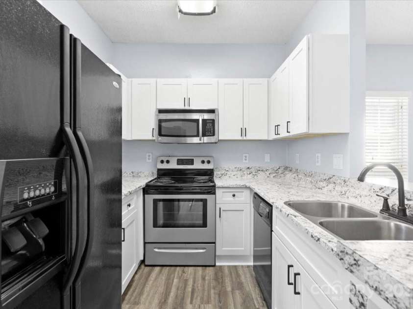 6443 Mallard View Lane, Charlotte, NC 28269.  MLS# CAR4261552, YatesRealty ID 14777. 