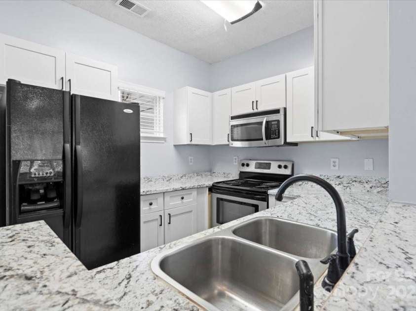 6443 Mallard View Lane, Charlotte, NC 28269.  MLS# CAR4261552, YatesRealty ID 14777. 