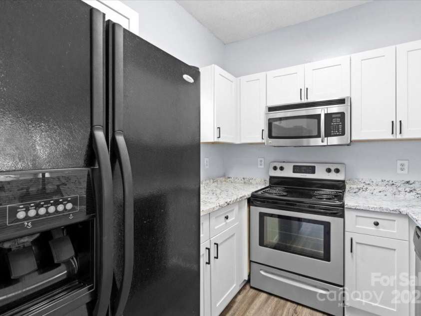 6443 Mallard View Lane, Charlotte, NC 28269.  MLS# CAR4261552, YatesRealty ID 14777. 