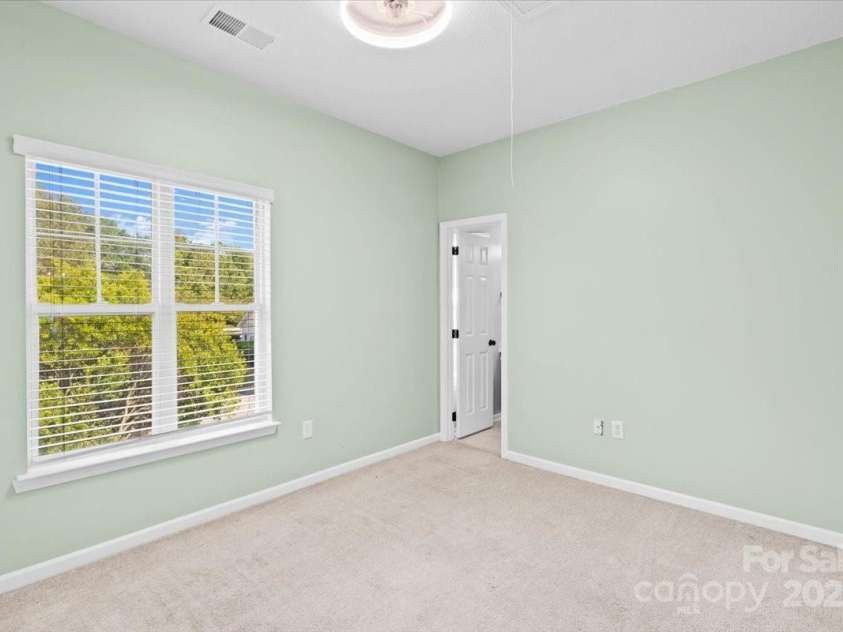 6443 Mallard View Lane, Charlotte, NC 28269.  MLS# CAR4261552, YatesRealty ID 14777. 