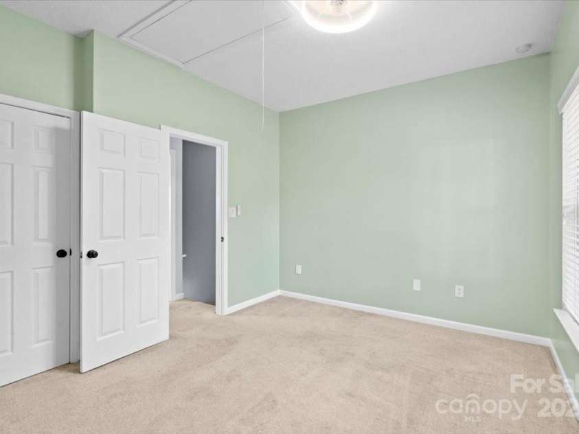 6443 Mallard View Lane, Charlotte, NC 28269.  MLS# CAR4261552, YatesRealty ID 14777. 